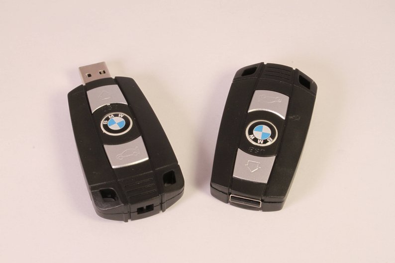 16GB BMW USB Flash Drive in the style of a Car Key! – GeekGearStore
