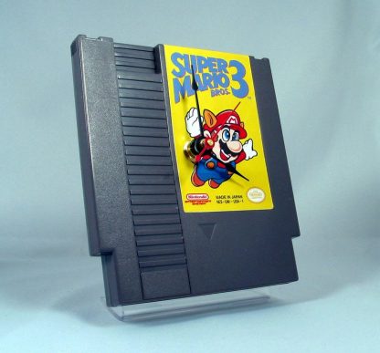 VINTAGE Nintendo Super Mario 3 Cartridge Clock (1985) - Image 3