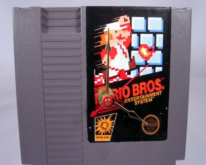 VINTAGE Nintendo Super Mario Brothers Cartridge Clock (1985) - Image 2