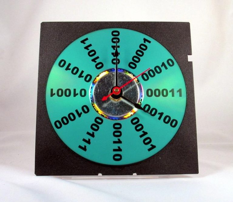 Binary Number Computer Clock GeekGearStore