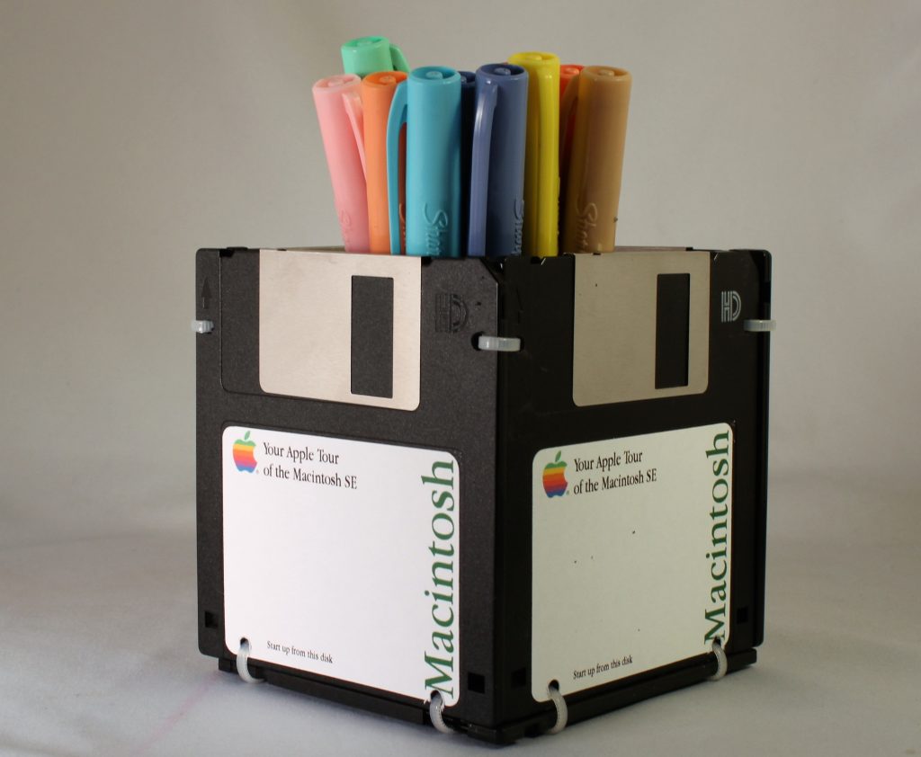 APPLE Macintosh Floppy Disk Pen and Pencil Holder GeekGearStore
