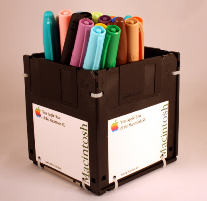 APPLE Macintosh Floppy Disk Pen and Pencil Holder - Image 3