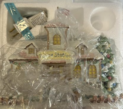 NEW - Precious Moments Hawthorne Village: Mugs and Hugs Precinct - 78390 - Image 8