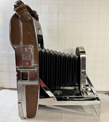 Vintage Polaroid Land Camera Model 95 with hand strap - Image 6