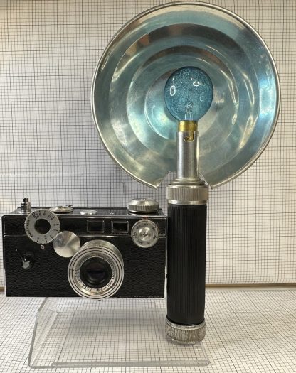 Vintage Argus C3 35mm Camera w/ Flash, Lens Accessory Kit, Case, Manual - Image 8