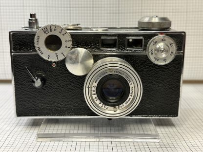 Vintage Argus C3 35mm Camera w/ Flash, Lens Accessory Kit, Case, Manual - Image 10