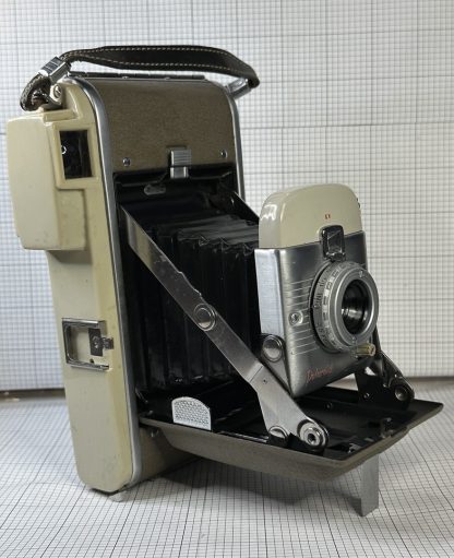 Vintage Polaroid Land Camera Model 80a w/ flash, bulbs, light meter, case and booklet - Image 8