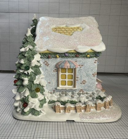Precious Moments Hawthorne Village : Holly-Day Greetings Post Office - Image 4
