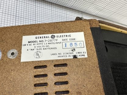 Vintage General Electric AM-FM Transistor Radio Ac Dc Leather Case 7-2877H - 1950 (70+ Years Old) - Image 6