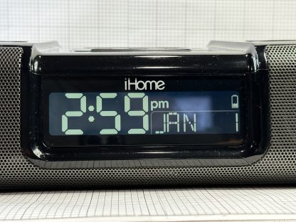 iHome iP9 - iPhone Alarm Clock Radio / Speaker / Dock / With Remote - Image 4