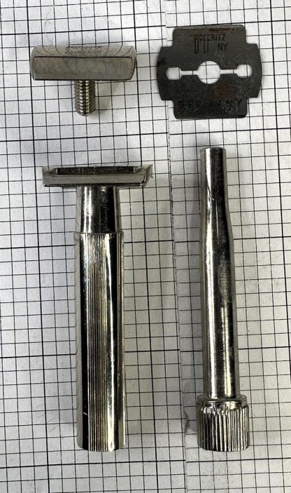Vintage Hoffritz NY Safety Razor with Blade - Image 2