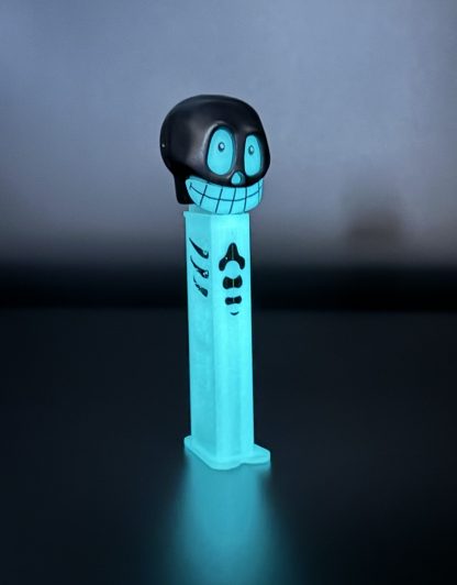 Vintage 2003 - Black Skull Halloween Glow In The Dark Retired PEZ