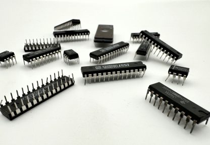 14 Vintage "Dead Bug" Microchips for crafting - Image 2