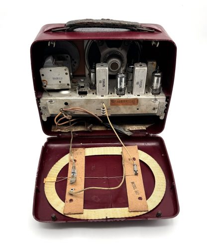  Vintage 1948 Emerson 560 Tube Radio - Untested - Restoration Project - Retro Charm - Image 4