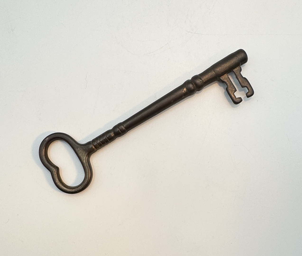 Vintage Brass Jail Cell Skeleton Key Set - 5 Keys on Ring - SOLID BRASS - Image 4