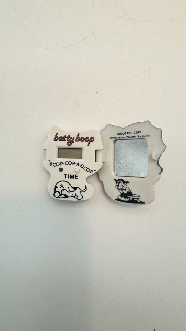 Vintage 1985 Betty Boop Flip It Digital Watch w/ Lipstick Mirror - Image 3