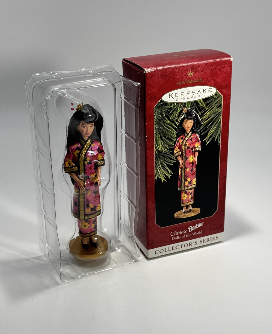 Vintage -NEW- 1997 Hallmark Chinese Barbie Ornament - Dolls of the World Series